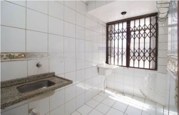 Apartamento JK em Porto Alegre, no bairro Medianeira, com 1 dormitório(s), e 1 banheiros, à venda.