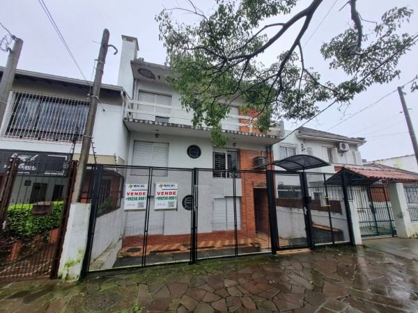 Apartamento JK em Porto Alegre, no bairro Medianeira, com 1 dormitório(s), e 1 banheiros, à venda.