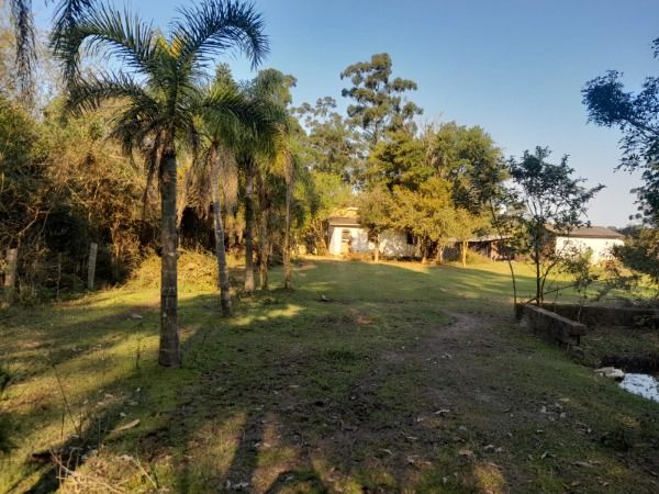 Sítio em Porto Alegre, no bairro Lageado, à venda.