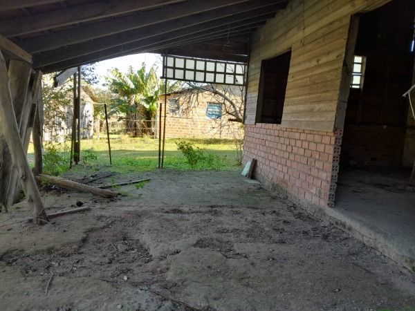 Sítio em Porto Alegre, no bairro Lageado, à venda.