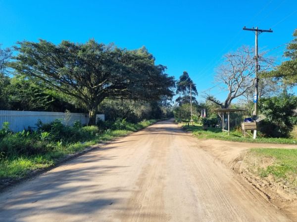 Sítio em Porto Alegre, no bairro Lageado, à venda.