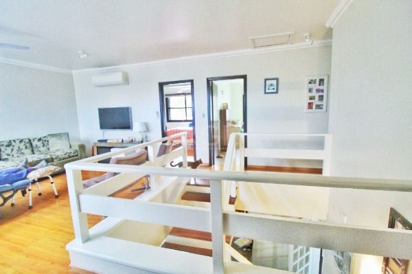 Casa em Porto Alegre, no bairro Jardim Isabel, com 4 dormitório(s), e 4 banheiros, à venda.