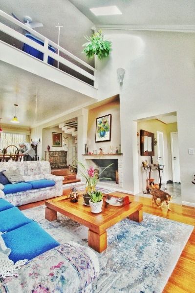 Casa em Porto Alegre, no bairro Jardim Isabel, com 4 dormitório(s), e 4 banheiros, à venda.