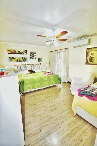 Casa em Porto Alegre, no bairro Jardim Isabel, com 4 dormitório(s), e 4 banheiros, à venda.