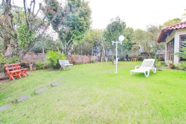 Casa em Porto Alegre, no bairro Jardim Isabel, com 4 dormitório(s), e 4 banheiros, à venda.