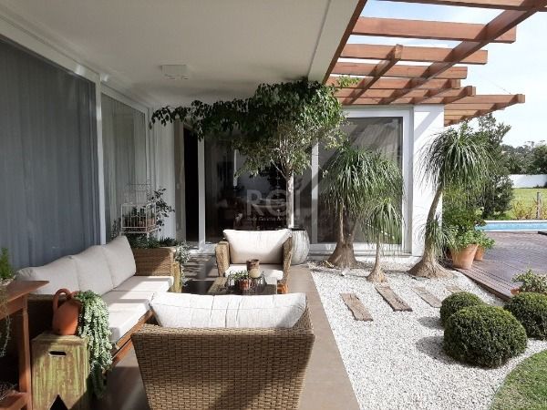 Casa Condominio em Porto Alegre, no bairro Belém Novo, com 3 dormitório(s), e 3 banheiros, à venda.