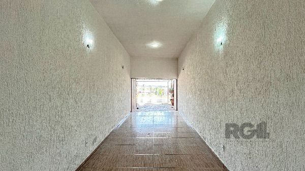 Predio em Porto Alegre, no bairro Hípica, e 0 banheiros, à venda.