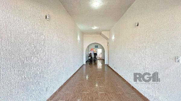 Predio em Porto Alegre, no bairro Hípica, e 0 banheiros, à venda.