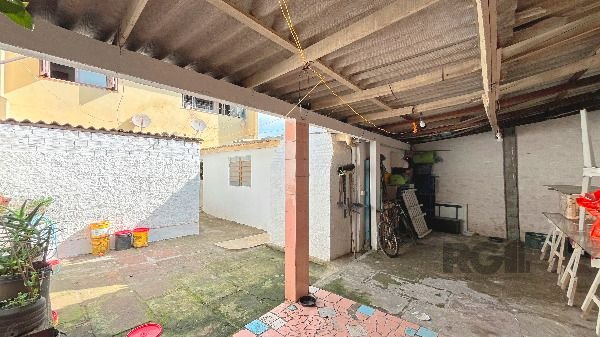 Predio em Porto Alegre, no bairro Hípica, e 0 banheiros, à venda.