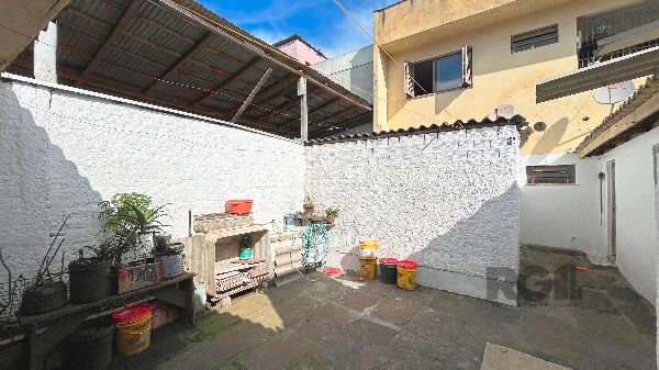 Predio em Porto Alegre, no bairro Hípica, e 0 banheiros, à venda.