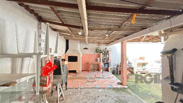 Predio em Porto Alegre, no bairro Hípica, e 0 banheiros, à venda.