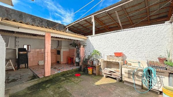 Predio em Porto Alegre, no bairro Hípica, e 0 banheiros, à venda.