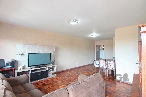 Predio em Porto Alegre, no bairro Hípica, e 0 banheiros, à venda.