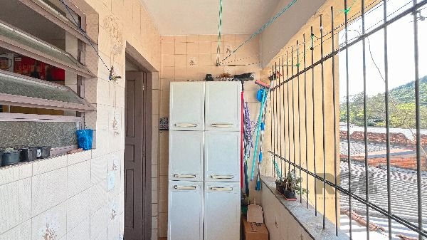 Predio em Porto Alegre, no bairro Hípica, e 0 banheiros, à venda.