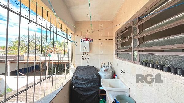 Predio em Porto Alegre, no bairro Hípica, e 0 banheiros, à venda.