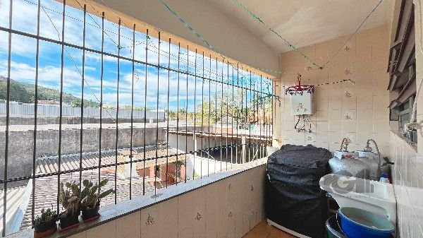 Predio em Porto Alegre, no bairro Hípica, e 0 banheiros, à venda.