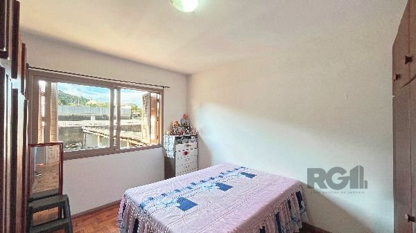 Predio em Porto Alegre, no bairro Hípica, e 0 banheiros, à venda.