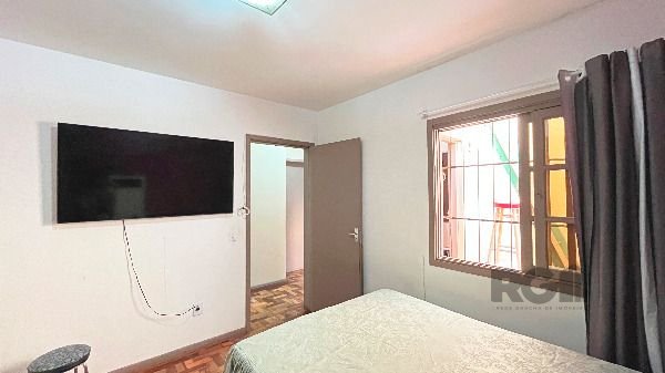 Predio em Porto Alegre, no bairro Hípica, e 0 banheiros, à venda.
