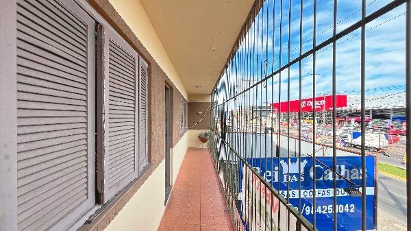 Predio em Porto Alegre, no bairro Hípica, e 0 banheiros, à venda.