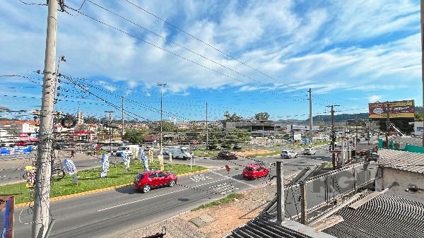Predio em Porto Alegre, no bairro Hípica, e 0 banheiros, à venda.