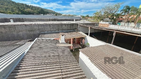 Predio em Porto Alegre, no bairro Hípica, e 0 banheiros, à venda.
