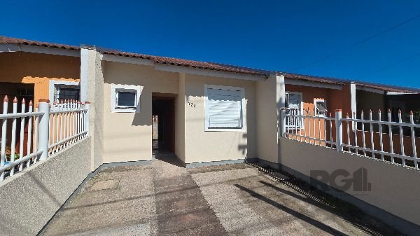 Casa em Porto Alegre, no bairro Restinga, com 2 dormitório(s), à venda.