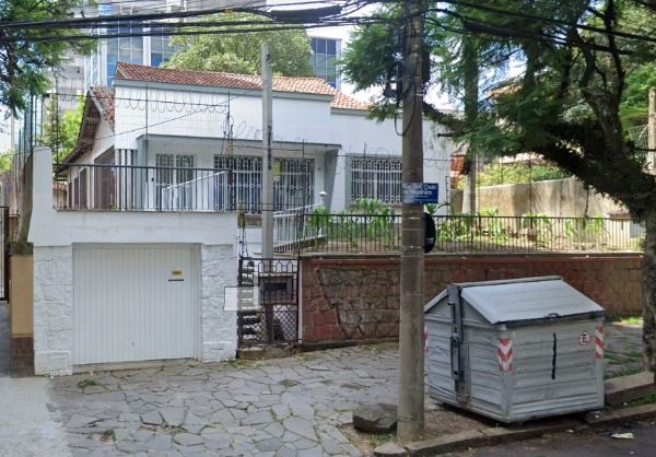 Casa à venda com 229m², 4 quartos, 1 suíte, 2 vagas no bairro Higienópolis em Porto Alegre