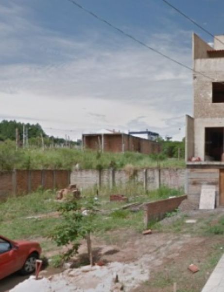 Terreno em Porto Alegre, no bairro Guarujá, à venda.