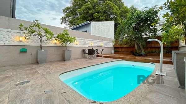 Casa com 153m², 3 dormitórios, 3 suítes, 2 vagas no bairro Lagos De Nova Ipanema em Porto Alegre para Comprar