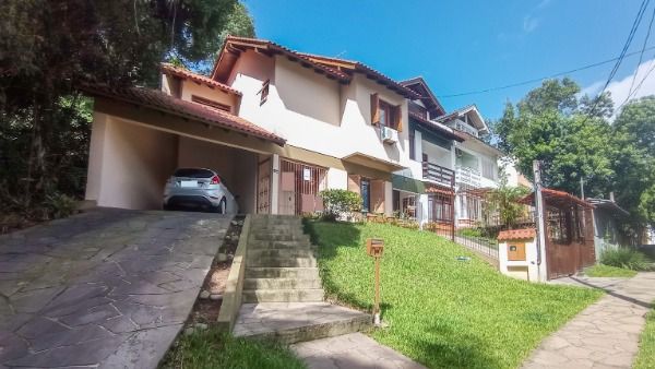 Casa com 169m², 3 dormitórios, 1 suíte, 2 vagas no bairro Jardim Isabel em Porto Alegre para Comprar