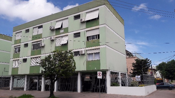Apartamento com 85m², 2 dormitórios, 2 vagas no bairro Camaquã em Porto Alegre para Comprar