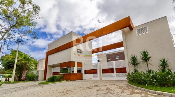 Casa Condominio com 191m², 3 dormitórios, 1 suíte, 2 vagas no bairro Vila Nova em Porto Alegre para Comprar