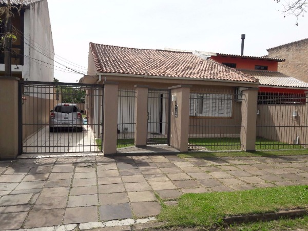 Casa com 137m², 3 dormitórios, 1 suíte, 3 vagas no bairro Imperial Parque em Porto Alegre para Comprar