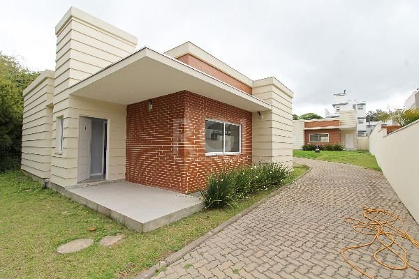 Casa com 123m², 3 dormitórios, 1 suíte, 2 vagas no bairro Lagos De Nova Ipanema em Porto Alegre para Comprar