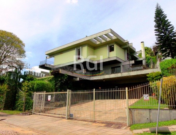 Casa com 700m², 4 dormitórios, 4 suítes, 6 vagas no bairro Vila Conceição em Porto Alegre para Comprar