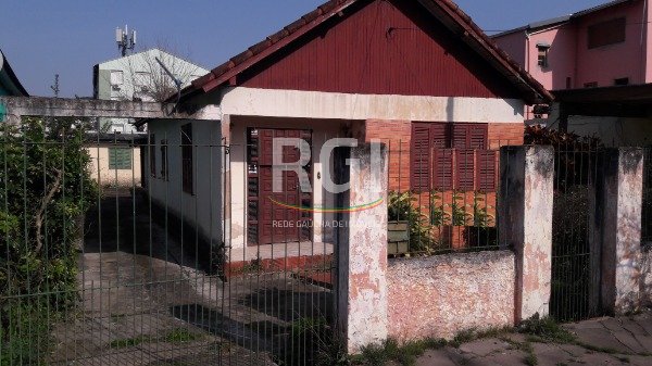 Casa para Venda - 350m², 3 dormitórios, 4 vagas - Camaquã