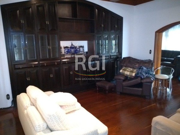 Casa para Venda - 741m², 5 dormitórios, sendo 3 suites, 9 vagas - Espirito Santo