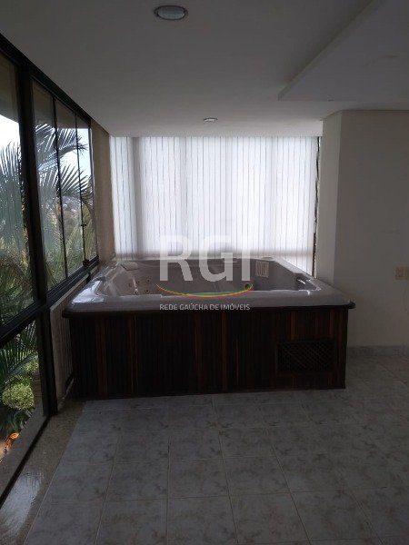 Casa para Venda - 741m², 5 dormitórios, sendo 3 suites, 9 vagas - Espirito Santo