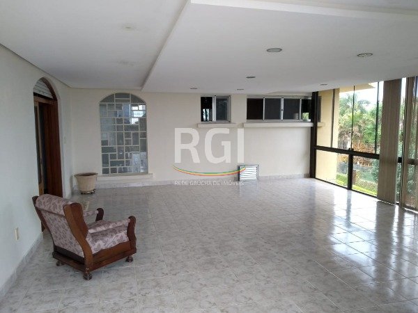 Casa para Venda - 741m², 5 dormitórios, sendo 3 suites, 9 vagas - Espirito Santo