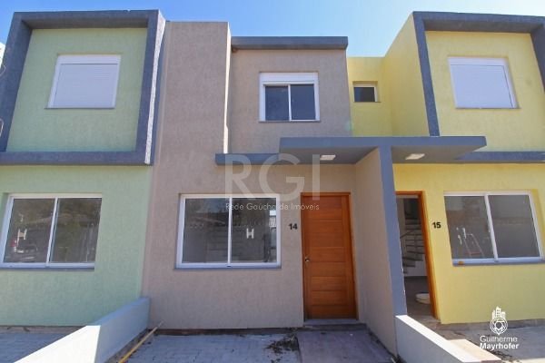 Casa com 58m², 2 dormitórios, 1 vaga no bairro Vila Nova em Porto Alegre para Comprar