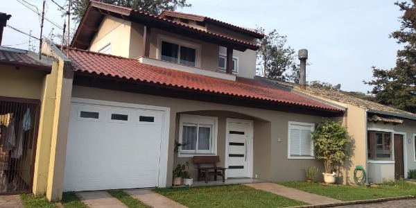 Casa Condominio com 200m², 3 dormitórios, 2 suítes, 3 vagas no bairro Cavalhada em Porto Alegre para Comprar
