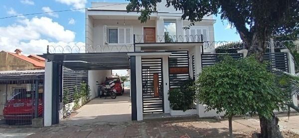 Casa com 190m², 3 dormitórios, 3 suítes, 3 vagas no bairro Cristal em Porto Alegre para Comprar