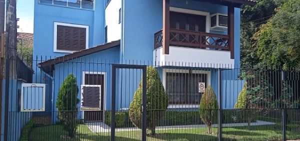 Casa com 248m², 3 dormitórios, 1 suíte, 2 vagas no bairro Ipanema em Porto Alegre para Comprar