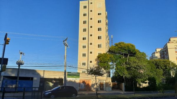 Apartamento com 42m², 2 dormitórios, 1 vaga no bairro Cavalhada em Porto Alegre para Comprar