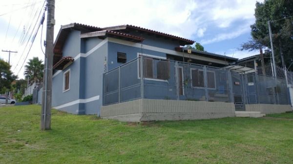 Casa com 171m², 3 dormitórios, 1 suíte, 2 vagas no bairro Santa Tereza em Porto Alegre para Comprar