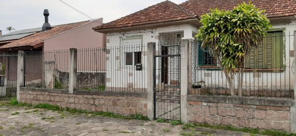 Casa com 135m², 3 dormitórios, 1 suíte, 5 vagas no bairro Ipanema em Porto Alegre para Comprar