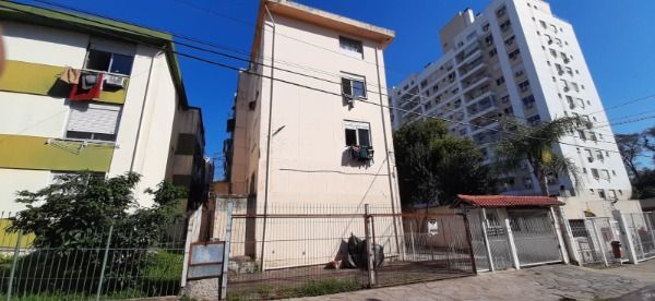 Apartamento com 77m², 2 dormitórios, 2 vagas no bairro São Sebastião em Porto Alegre para Comprar