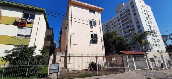 Apartamento à venda com 77m², 2 quartos, 2 vagas no bairro São Sebastião em Porto Alegre