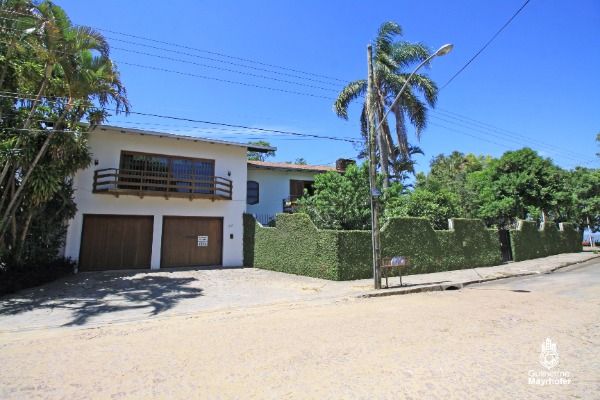 Casa com 200m², 3 dormitórios, 1 suíte, 4 vagas no bairro Ipanema em Porto Alegre para Comprar