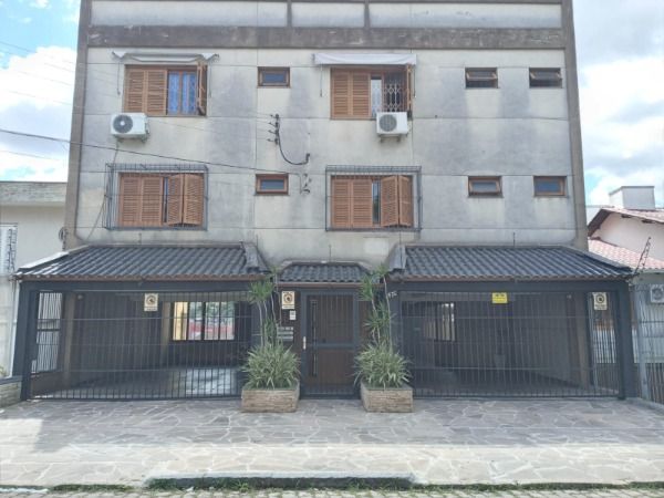 Casa à venda com 228m², 4 quartos, 2 suítes, 3 vagas no bairro Medianeira em Porto Alegre